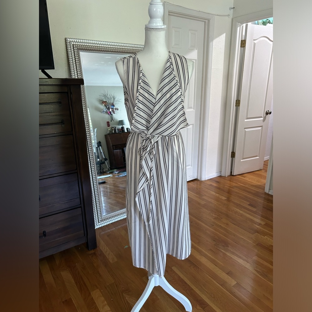 J Roberts Striped Wrap Dress in Women’s Medium